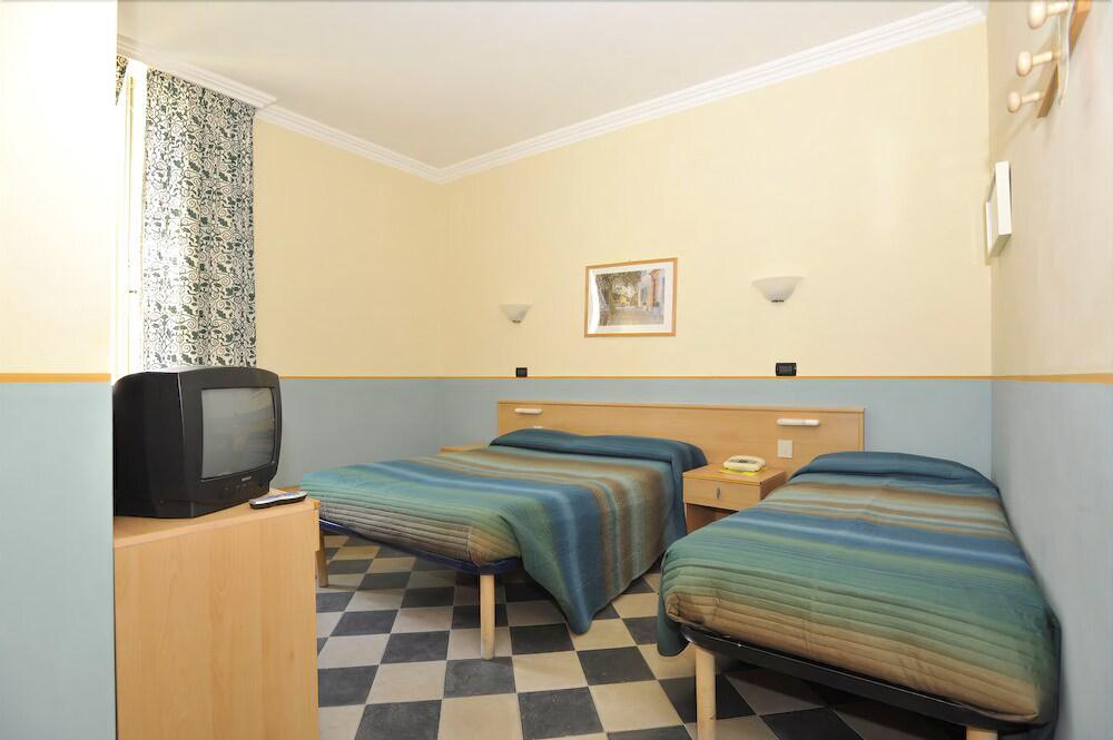 Hotel Florenz Finale Ligure Exterior photo